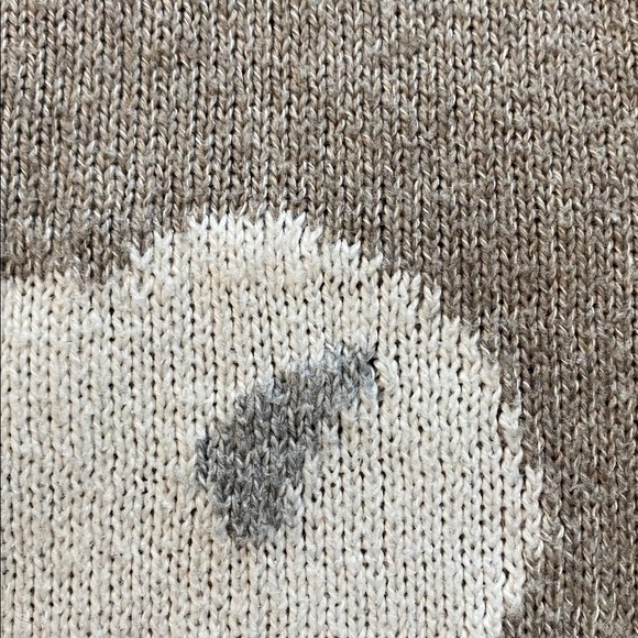 Hollister Cotton Blend Oatmeal Colour Sweater with Polar Bear Design Size M - Picture 9 of 11